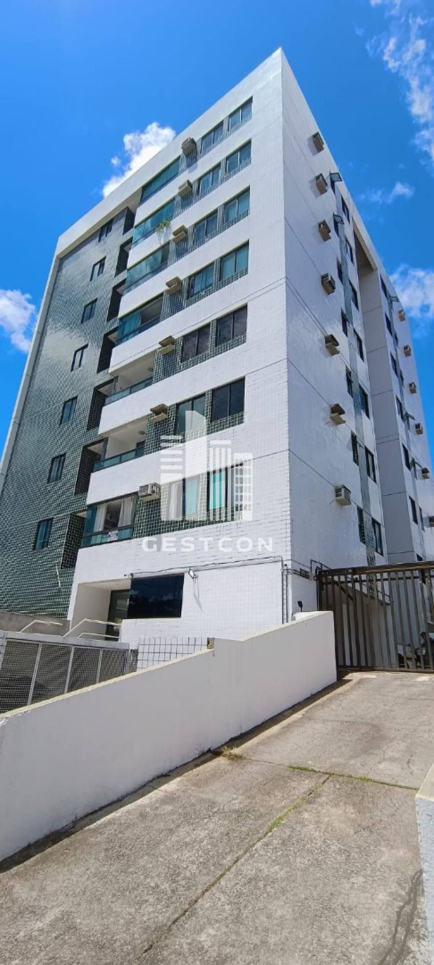 Apartamento com 2 Quartos sendo 1 Suíte, closet, varanda com churrasqueira, 1 vaga!