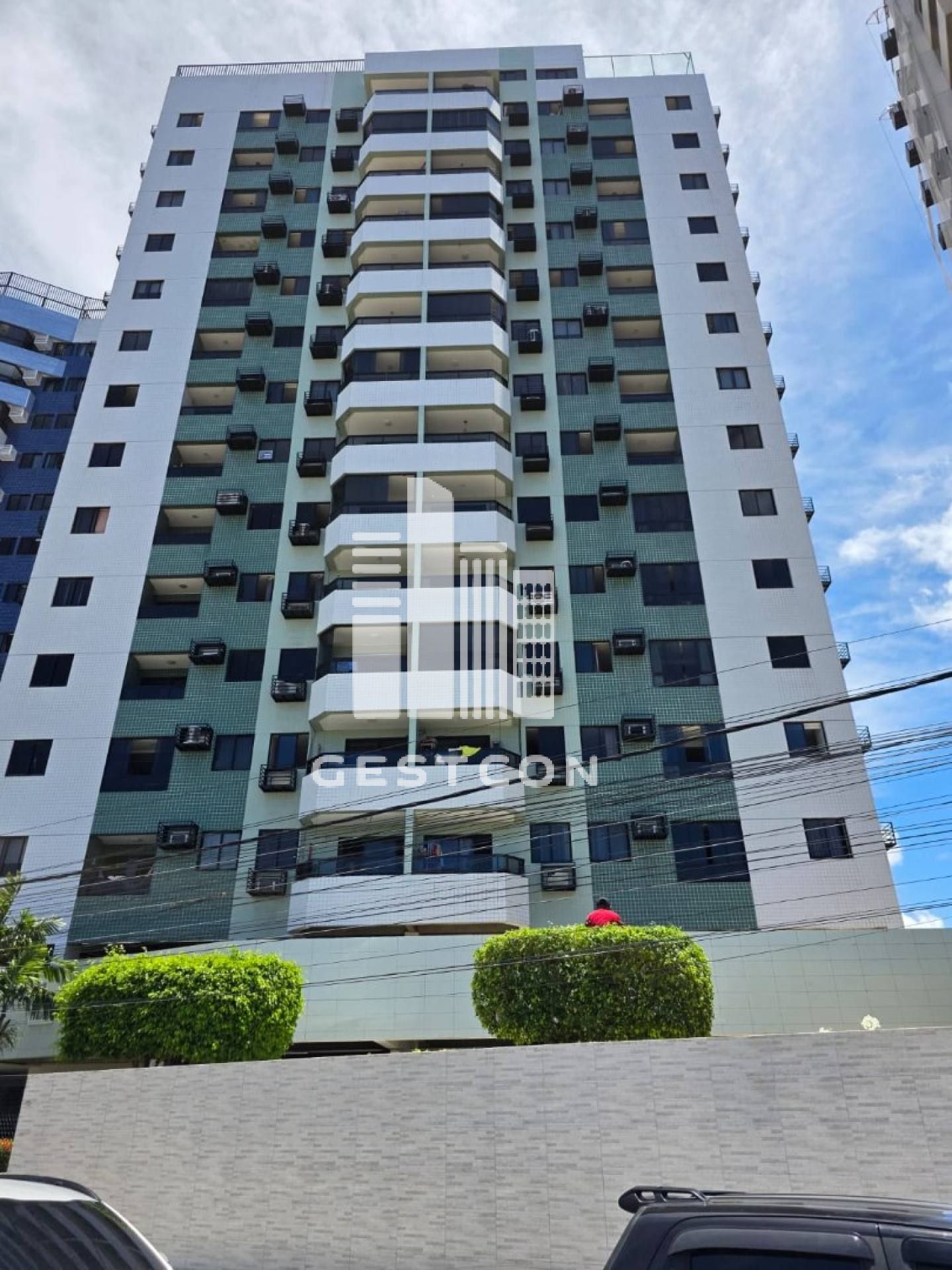 Apartamento com 55m², Varanda, 2 Quartos sendo 1 Suíte, 1 Vaga! (Lagoa do Araçá)
