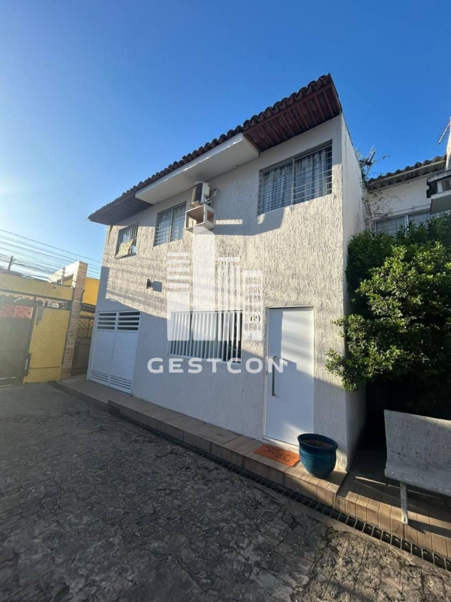 Linda Casa 4 Quartos com Suíte e Closet | Espaço Gourmet e 3 Vagas