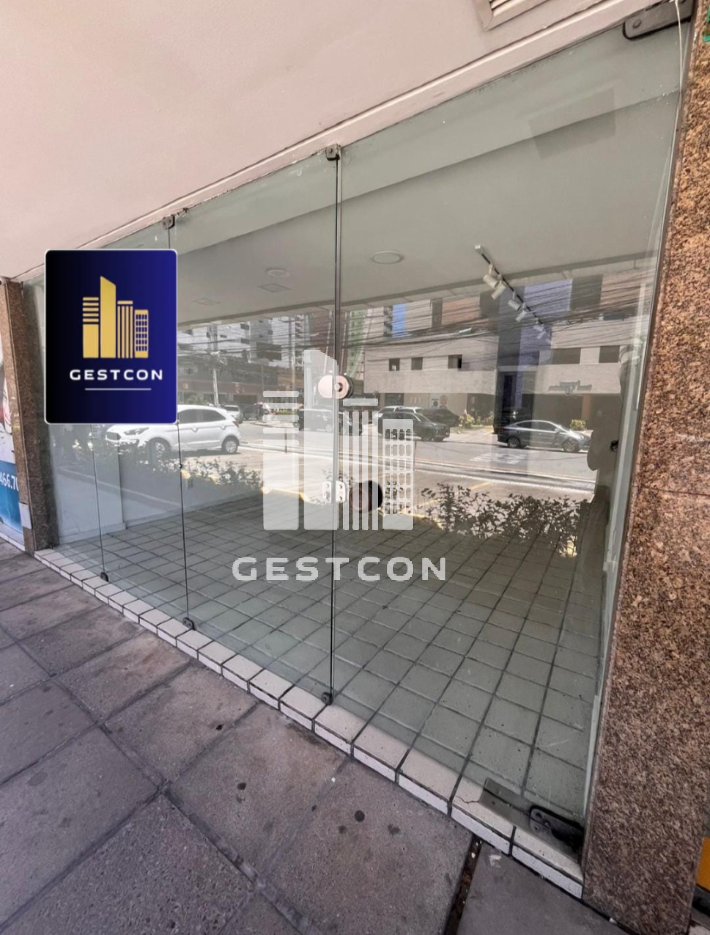 Loja com aproximadamente 60m2, estacionamento Rotativo, pertinho do Shopping Recife!