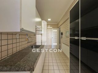 Apartamento com aproximadamente 120m2, 4 Quartos sendo 2 Suítes, 2 Vagas!