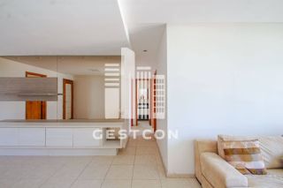 Apartamento com aproximadamente 100m2, 3 Quartos sendo 1 Suíte, 2 Vagas!