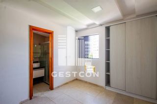 Apartamento com aproximadamente 100m2, 3 Quartos sendo 1 Suíte, 2 Vagas!