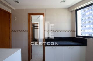 Apartamento com aproximadamente 100m2, 3 Quartos sendo 1 Suíte, 2 Vagas!