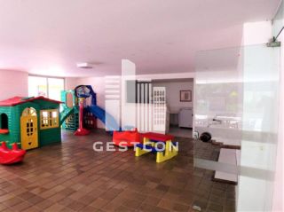Apartamento com aproximadamente 170m2, 3 Quartos sendo 1 Suíte, 1 vaga!