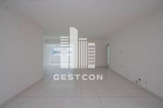 Apartamento com aproximadamente 170m2, 3 Quartos sendo 1 Suíte, 1 vaga!