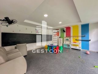 Apartamento com aproximadamente 155m2, 4 Quartos sendo 3 Suítes, 2 Vagas!
