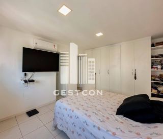 Apartamento com aproximadamente 155m2, 4 Quartos sendo 3 Suítes, 2 Vagas!