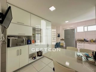 Apartamento com aproximadamente 155m2, 4 Quartos sendo 3 Suítes, 2 Vagas!