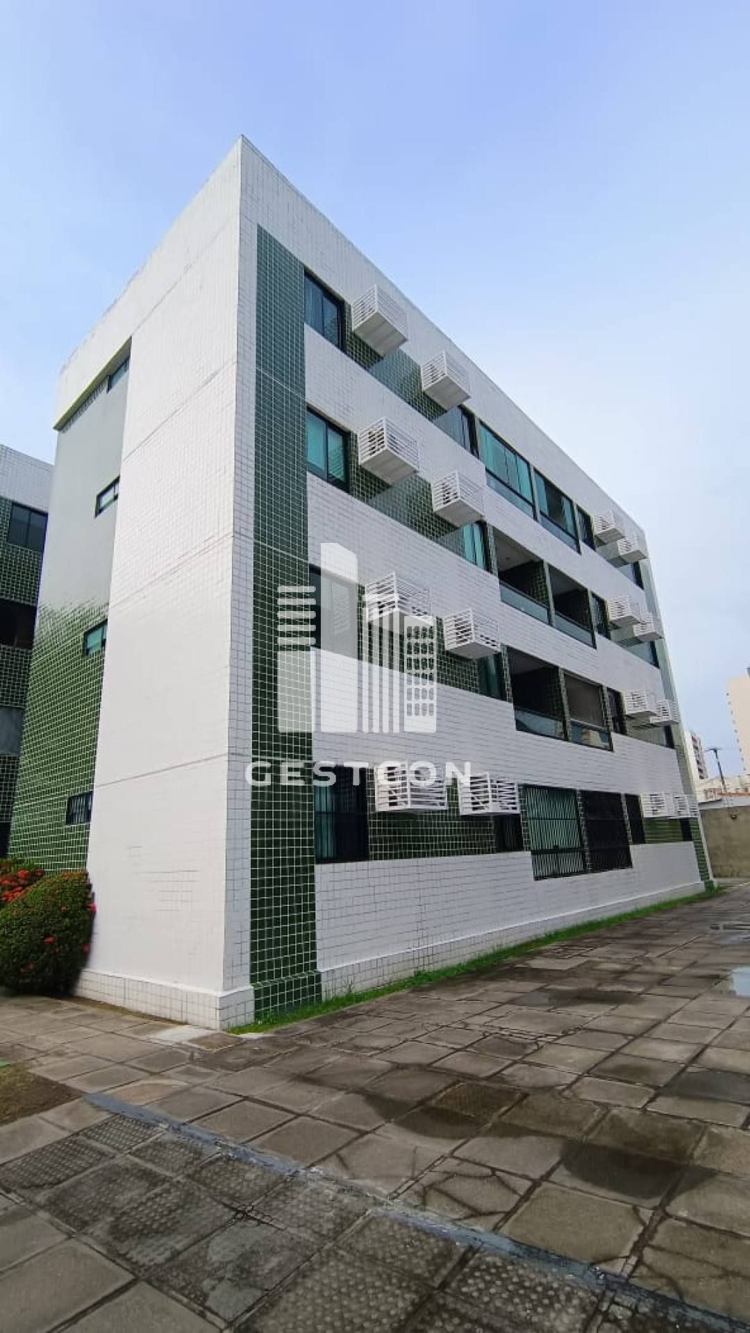 Apartamento com 65m², 3 Quartos sendo 1 Suíte, Varanda, prédio com lazer...