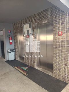Apartamento com 2 Quartos, portaria 24 horas, 1 vaga de garagem!