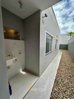 Casa semi-mobiliada com 1 suíte + 2 quartos