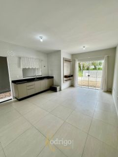 Casa semi-mobiliada com 1 suíte + 2 quartos