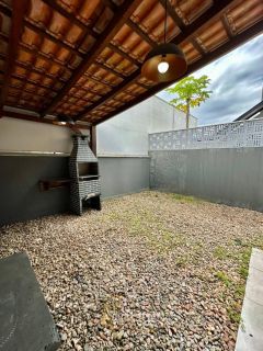 Casa semi-mobiliada com 1 suíte + 2 quartos