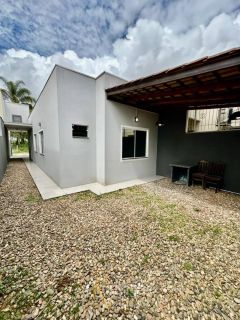 Casa semi-mobiliada com 1 suíte + 2 quartos