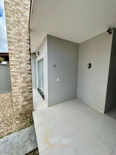 Casa semi-mobiliada com 1 suíte + 2 quartos