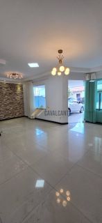 CASA À VENDA NO CONDOMÍNIO AZUL VILLE