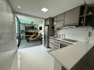 Casa térrea com piscina mobiliado no Bairro Sim