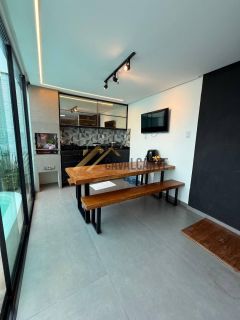 Casa térrea com piscina mobiliado no Bairro Sim