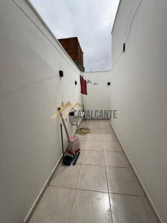 EXELENTE CASA MOBILIADA C/ GARAGEM COBERTA, NO BAIRRO SIM
