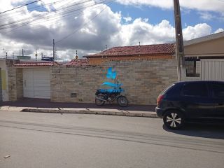 CASA EM POCINHOS