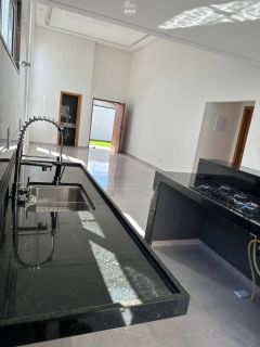 Excelente Casa Para Vender com 3 quartos 3 suítes no bairro Marechal Deodoro em Marechal Deodoro