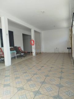 Casa na Avenida Poço do Mero - bugio