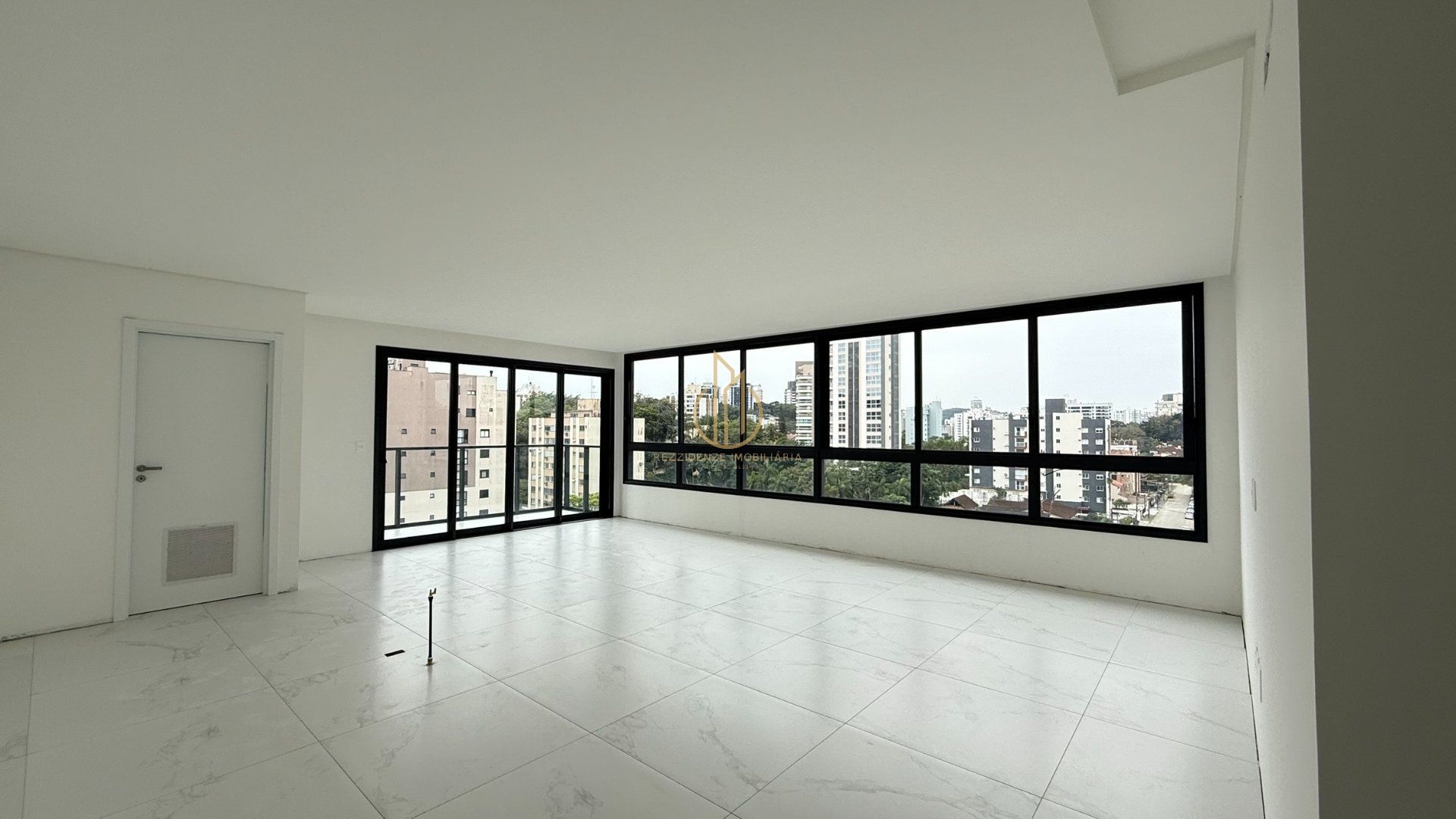 Apartamento 3 suítes no Atiradores