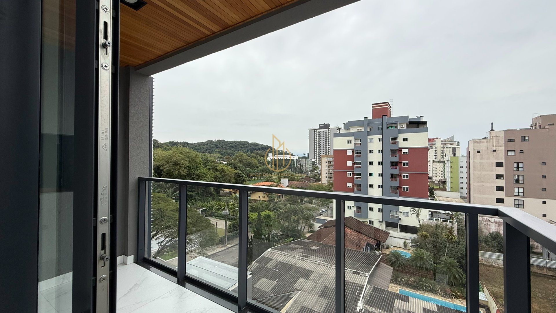 Apartamento 3 suítes no Atiradores