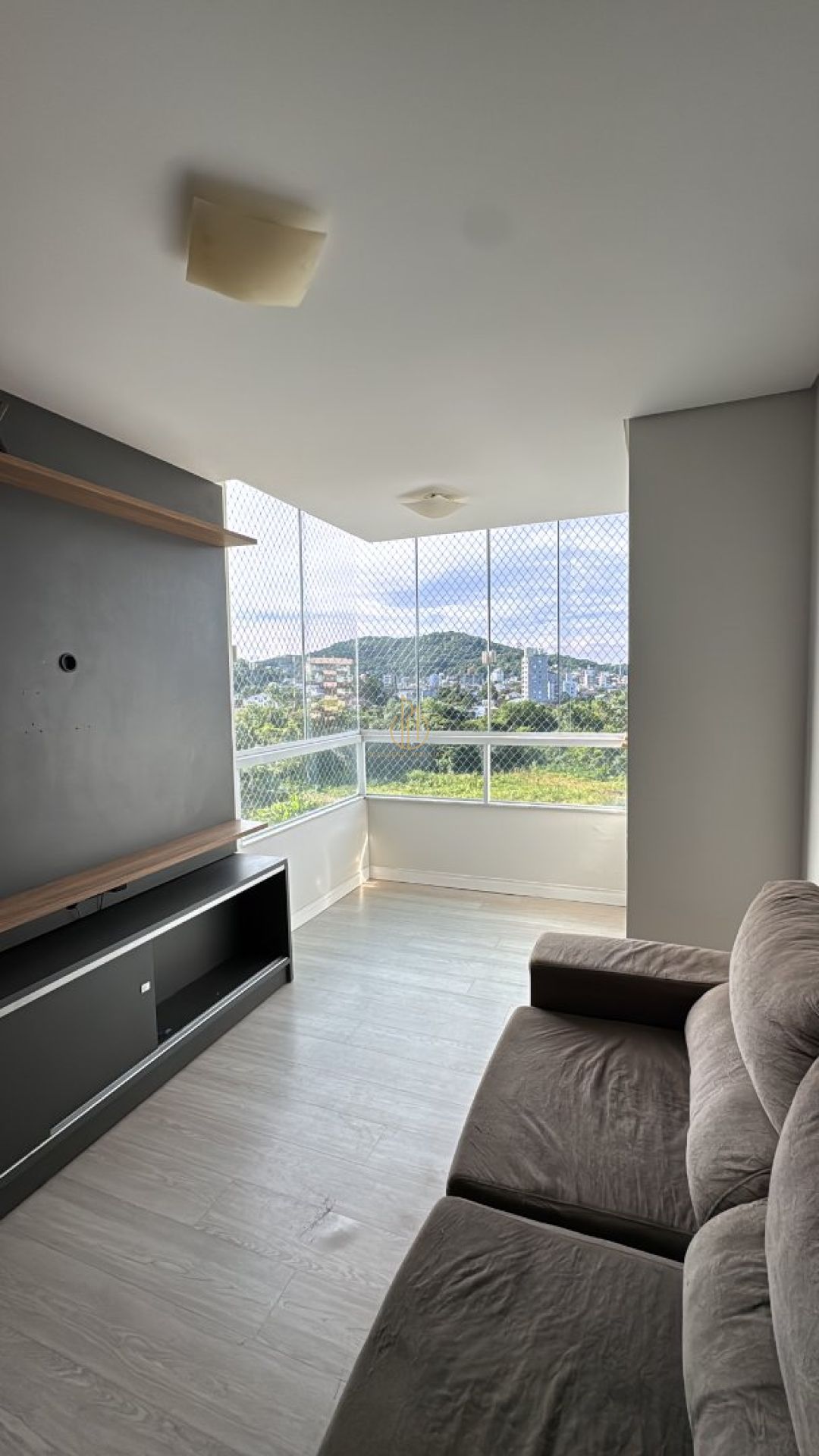 Apartamento semimobiliado 3 quartos no Saguaçu