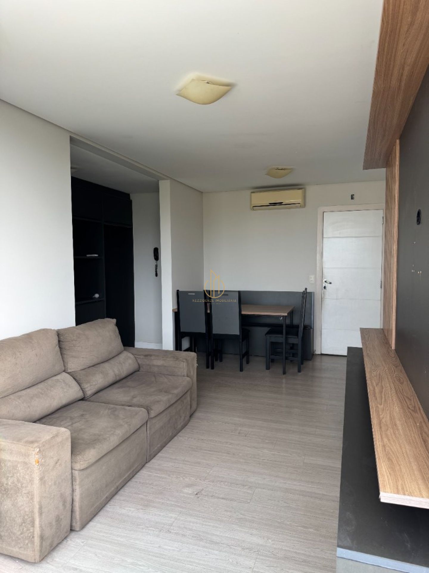 Apartamento semimobiliado 3 quartos no Saguaçu