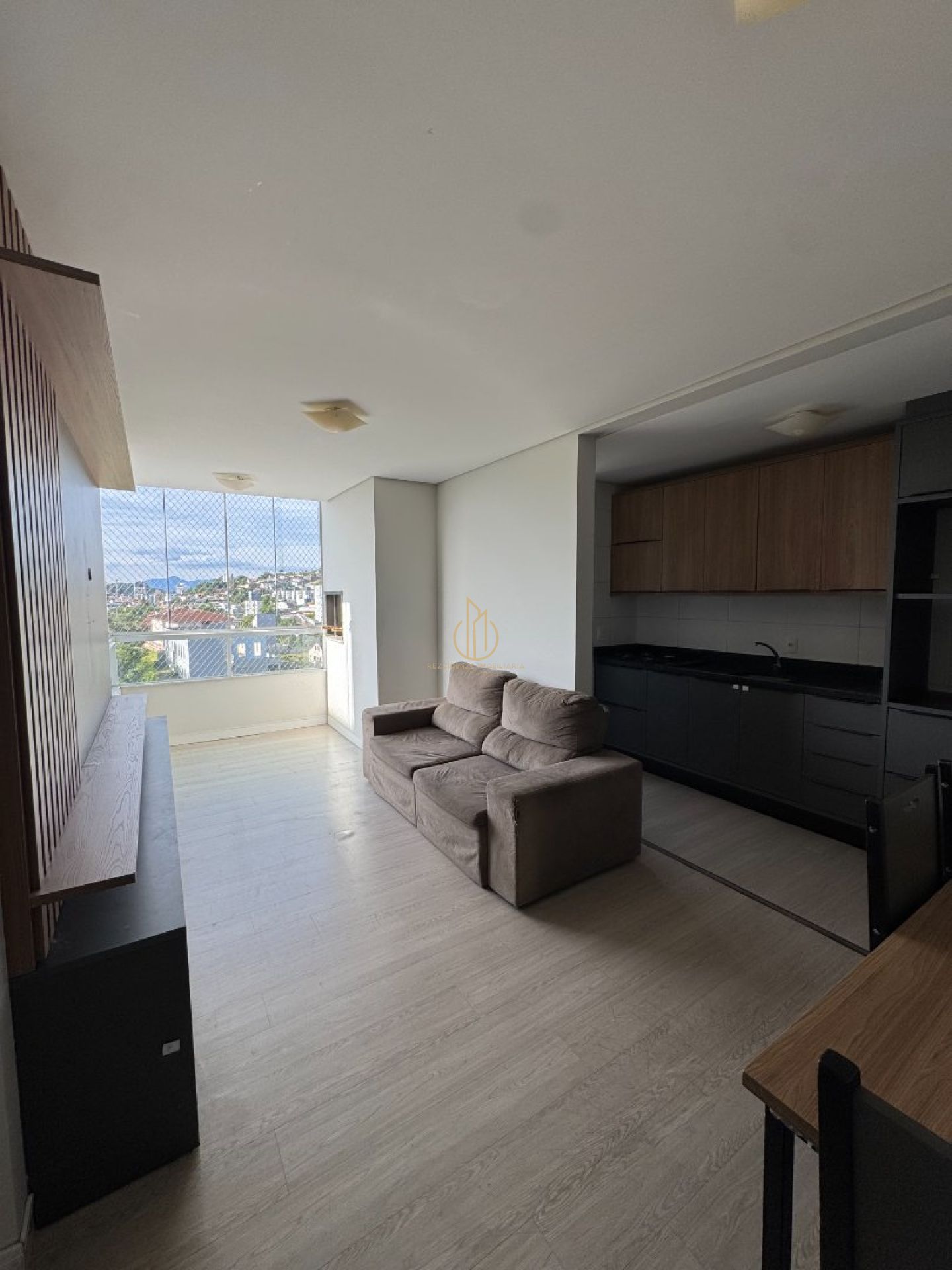 Apartamento semimobiliado 3 quartos no Saguaçu