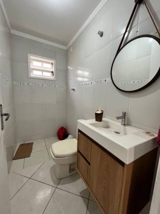 Sobrado Para Vender com 03 quartos sendo 01 suíte no bairro Costa e Silva em Joinville