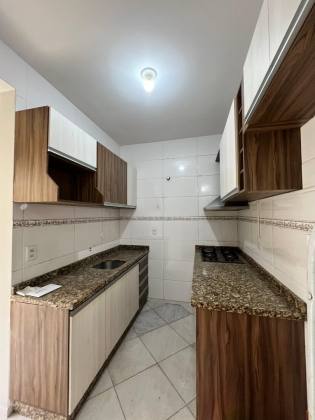 Sobrado Para Vender com 03 quartos sendo 01 suíte no bairro Costa e Silva em Joinville