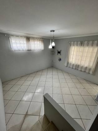 Sobrado Para Vender com 03 quartos sendo 01 suíte no bairro Costa e Silva em Joinville