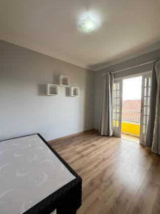 Sobrado Para Vender com 03 quartos sendo 01 suíte no bairro Costa e Silva em Joinville