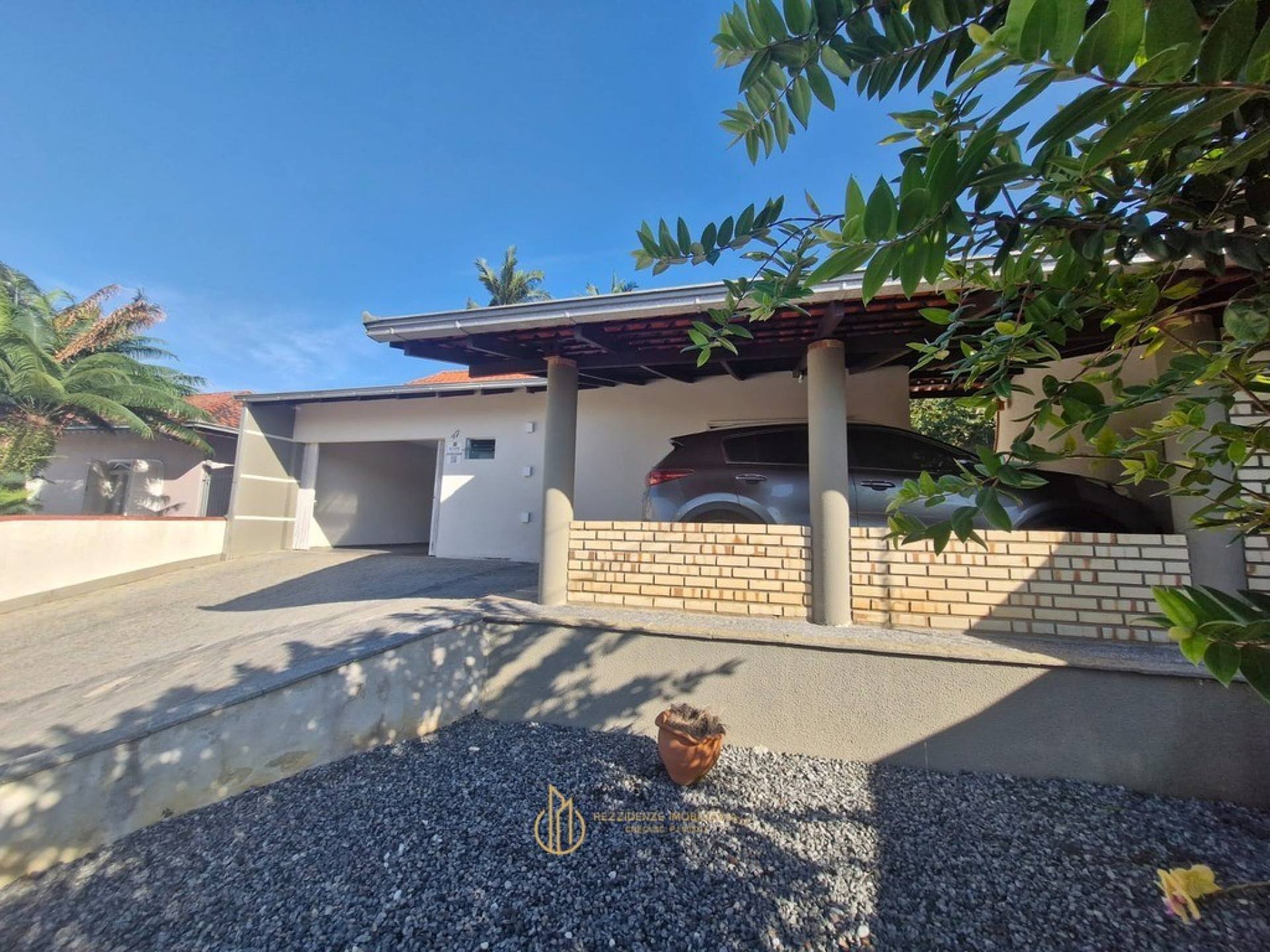 Casa Para Vender com 1 quartos 1 suítes no bairro Petrópolis em Joinville