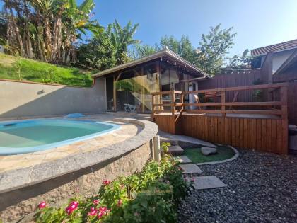 Casa Para Vender com 1 quartos 1 suítes no bairro Petrópolis em Joinville