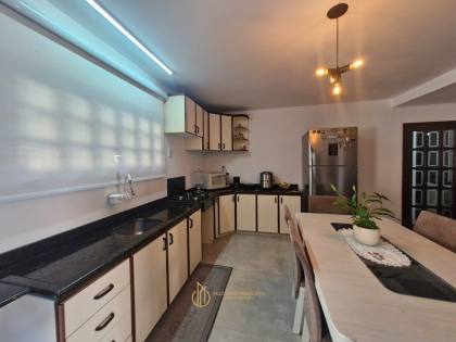 Casa Para Vender com 1 quartos 1 suítes no bairro Petrópolis em Joinville