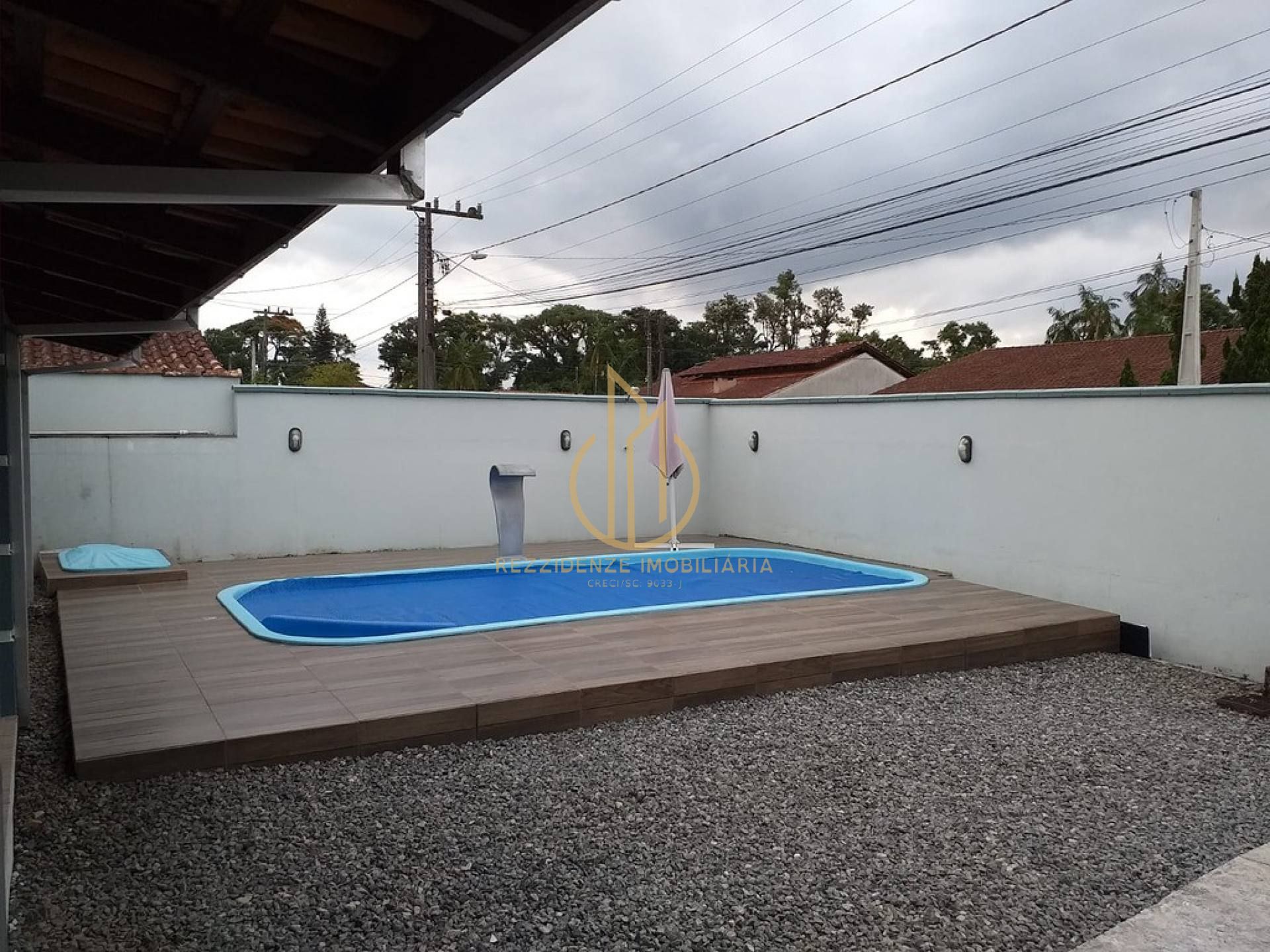 Casa averbada com piscina a venda no bairro Guanabara Joinville SC