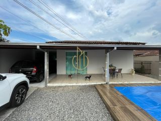 Casa averbada com piscina a venda no bairro Guanabara Joinville SC