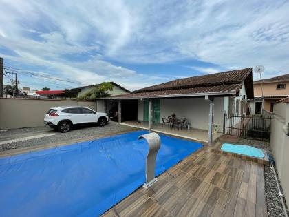 Casa Averbada no Guanabara com Piscina.