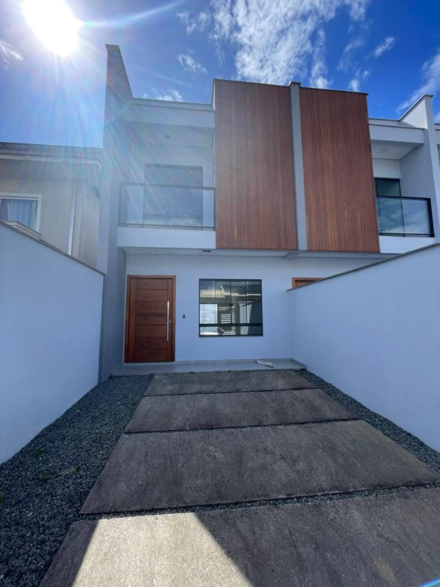 Sobrado geminado 3 quartos no Guanabara