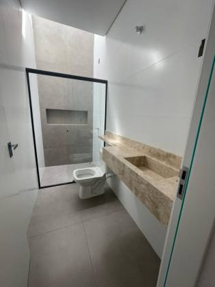 Sobrado geminado 3 quartos no Guanabara