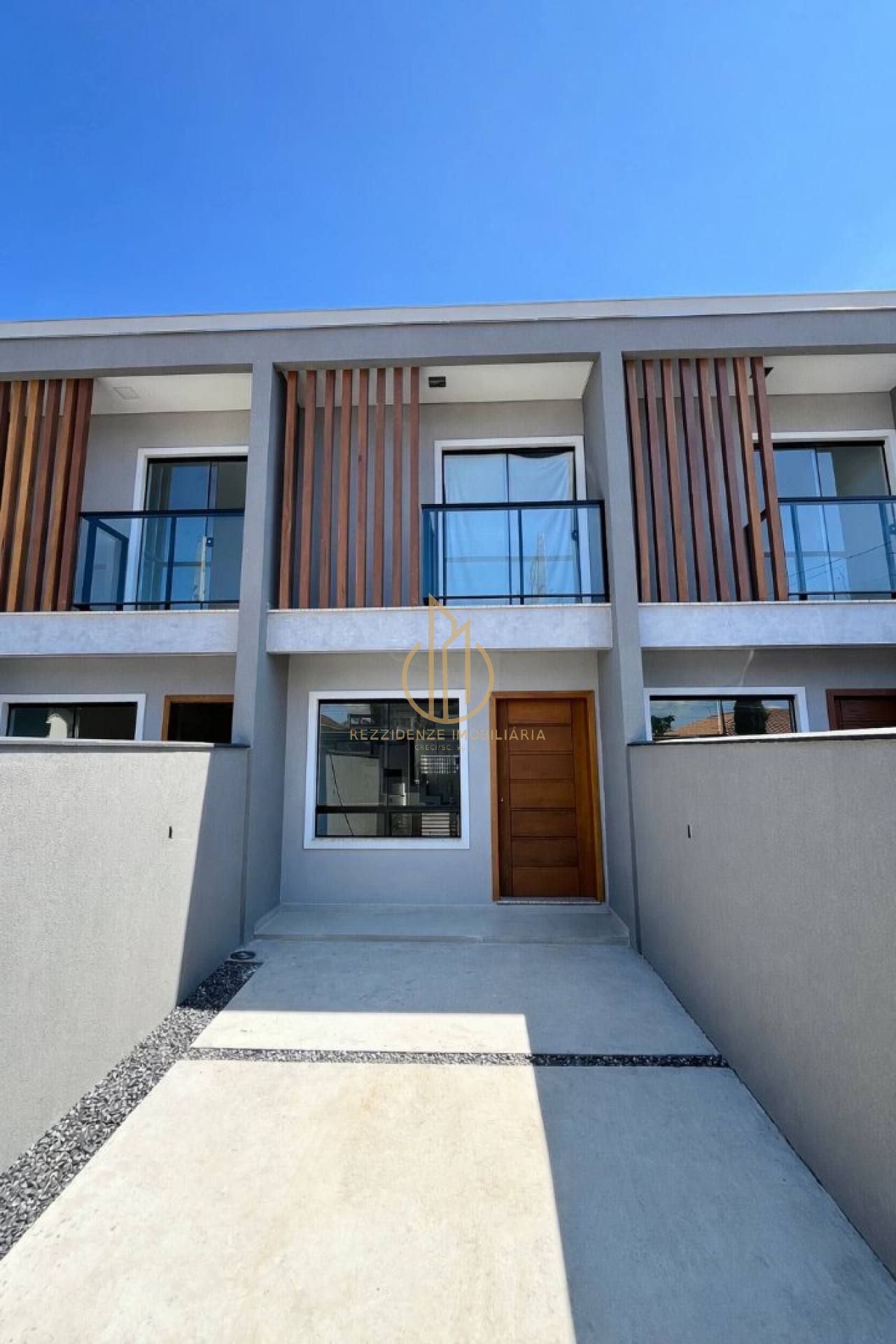 Sobrado geminado com 2 suítes a venda no bairro Floresta Joinville SC