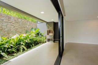 Sobrado geminado com 3 suítes a venda no bairro América Joinville SC