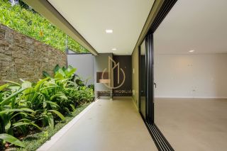 Sobrado geminado com 3 suítes a venda no bairro América Joinville SC