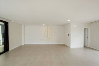 Sobrado geminado com 3 suítes a venda no bairro América Joinville SC