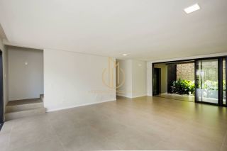 Sobrado geminado com 3 suítes a venda no bairro América Joinville SC