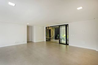 Sobrado geminado com 3 suítes a venda no bairro América Joinville SC